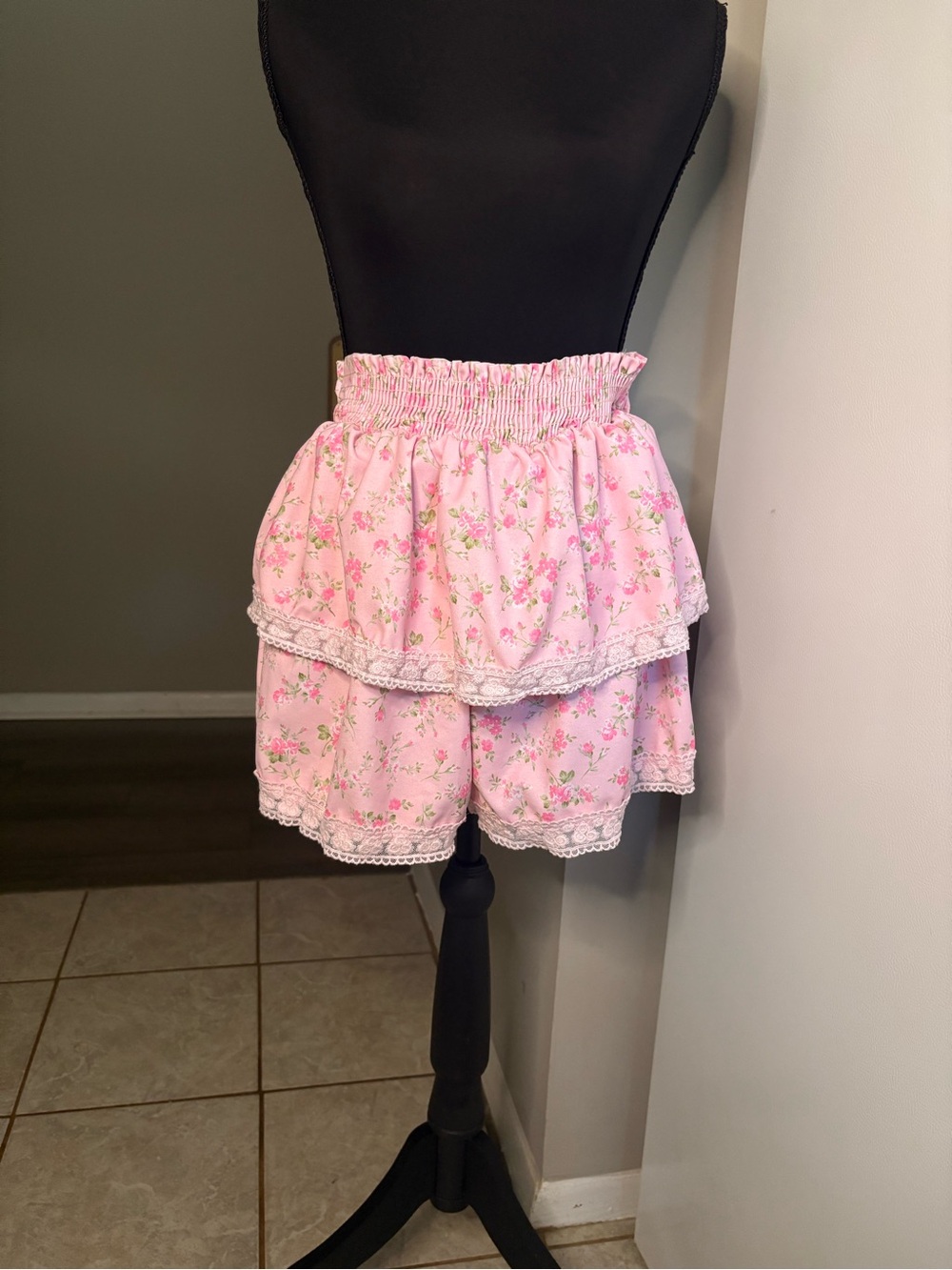 Altar'd State Pink Floral Tiered Lace Trim Skort
